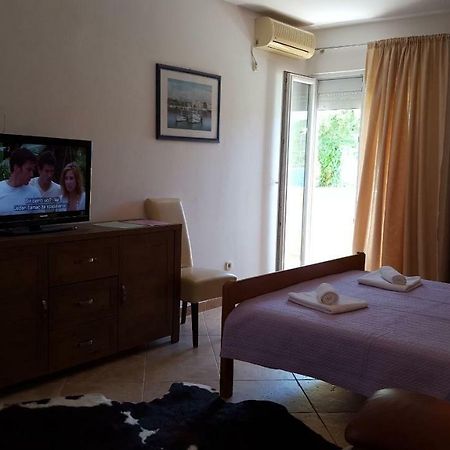 Brbinj Pansion Kaleb Bed & Breakfast エクステリア 写真